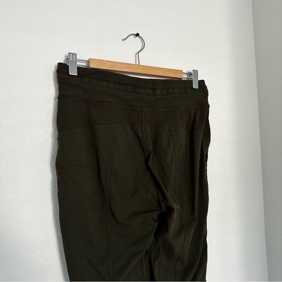 Lululemon Dance Studio Crop Pants Unlined 20" Inseam Dark Olive Green Size 6 - Picture 11 of 13